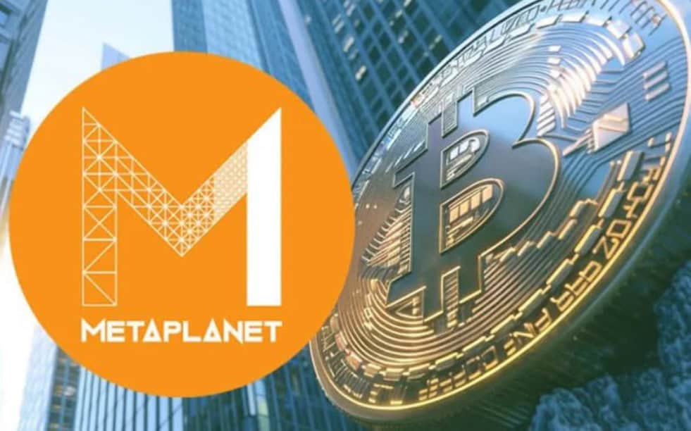 Metaplanet-Logo neben einer Bitcoin-Münze – das Unternehmen investiert massiv in BTC und steigert seinen Aktienkurs um 4.800 %.