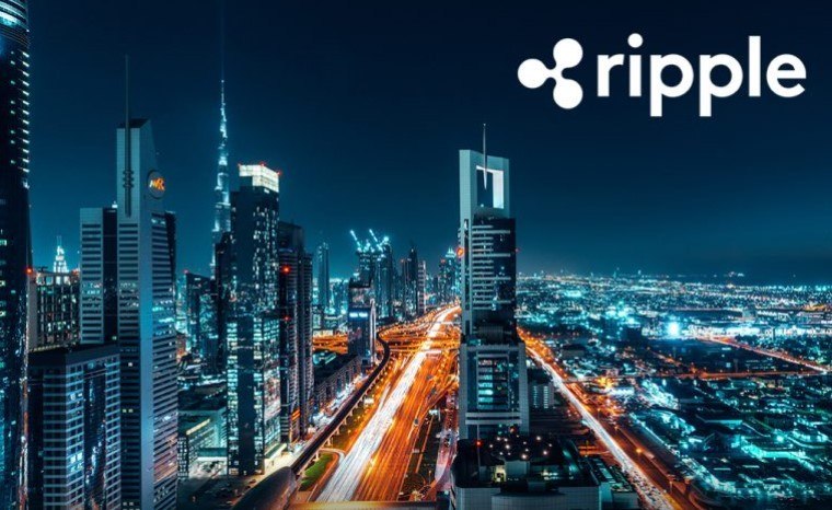 Dubai Skyline bei Nacht mit Ripple-Logo – Ripple erhält erste Krypto-Lizenz in Dubai für regulierte grenzüberschreitende Zahlungen.