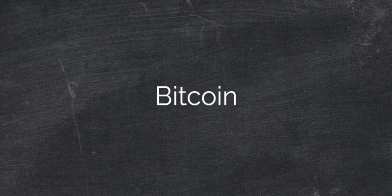 Schwarzer Hintergrund mit Bitcoin Schrift