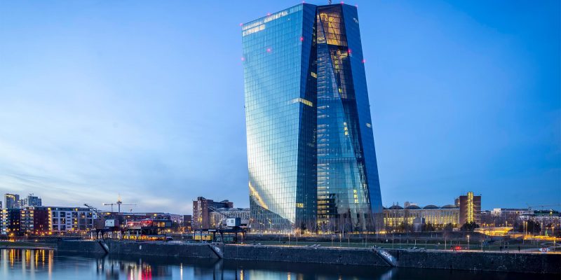 EZB-Gebäude in Frankfurt, Symbol für Distributed-Ledger-Abwicklungssystem und Finanzinnovation in Europa